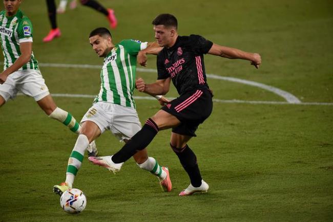 Jovic ante el Betis