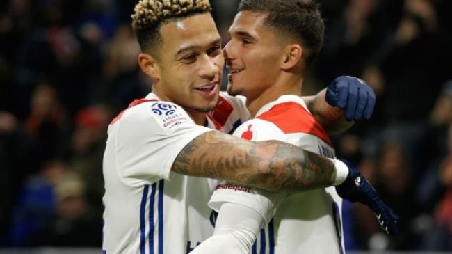 Depay y Aouar
