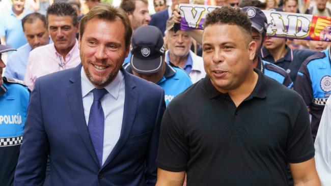 Óscar Puente y Ronaldo