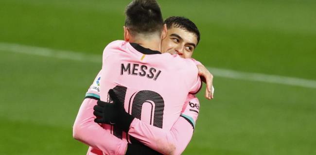 Pedri y Messi