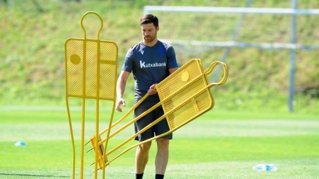 Xabi Alonso entrenado a la Real Sociedad B