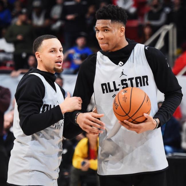 Curry y Antetokounmpo