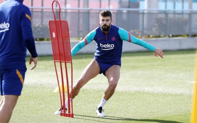 Piqué reaparece sobre el césped