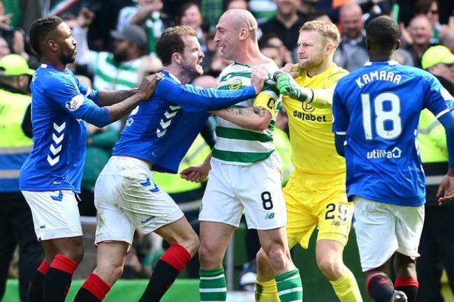 Rangers y Celtic de Glasgow en uno de sus últimos enfrentamientos