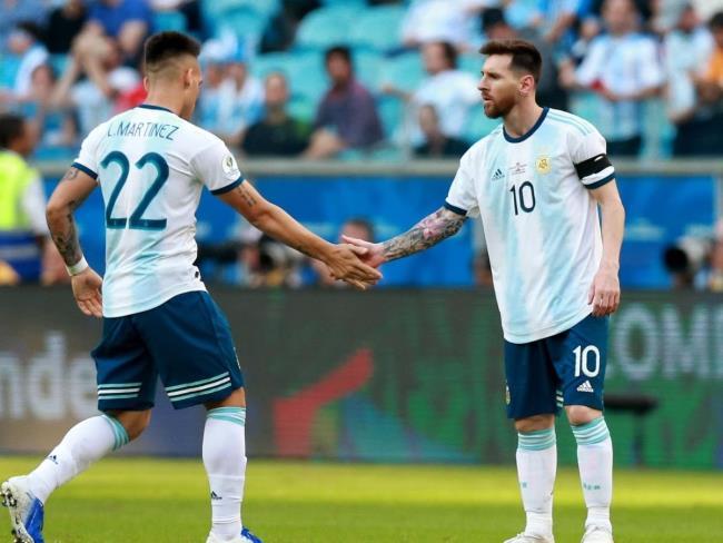 Lautaro Martínez y Messi
