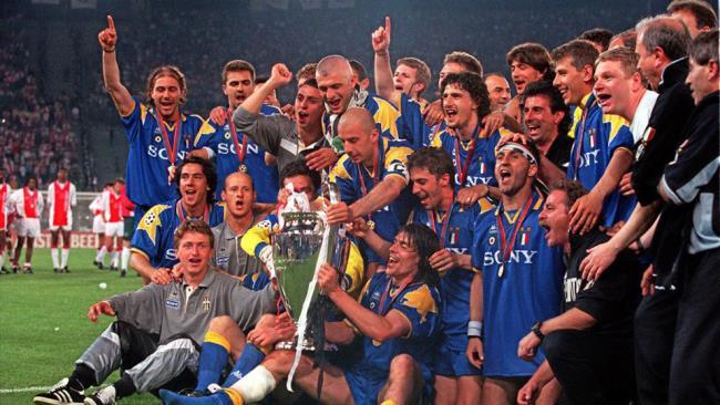 Juventus celebrando la Champions de 1996