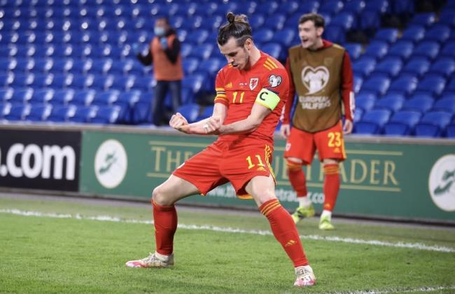 Gareth Bale celebra un gol con su selección