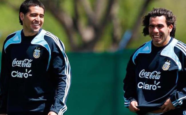 Tévez y Riquelme