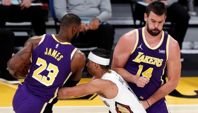 Marc y LeBron en un partido con LA