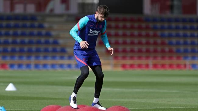 Piqué entrenando en solitario