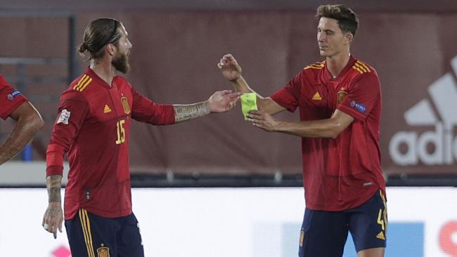 Pau Torres y Sergio Ramos