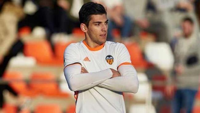 Mir en un partido con el Valencia