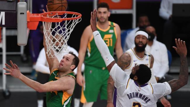 Los Lakers se impusieron a unos Jazz plagados también de bajas