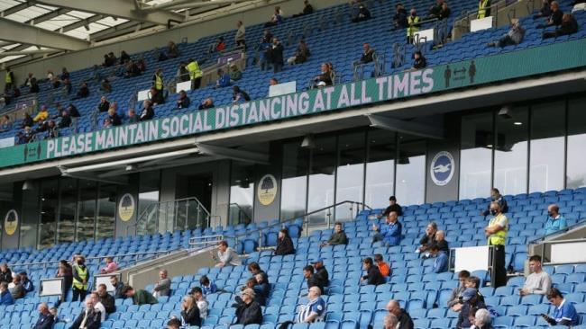 Público en un estadio de la Premier