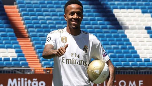 Militao en su presentación con el Real Madrid