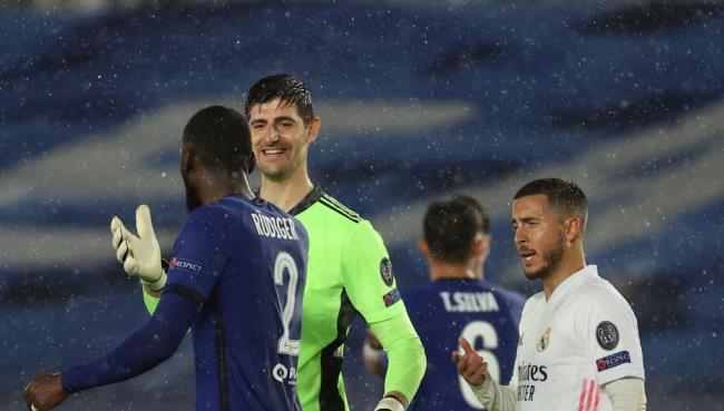 Hazard y Courtois tras el pitido final el pasado miércoles
