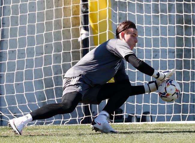 Lunin en un entrenamiento con el Madrid