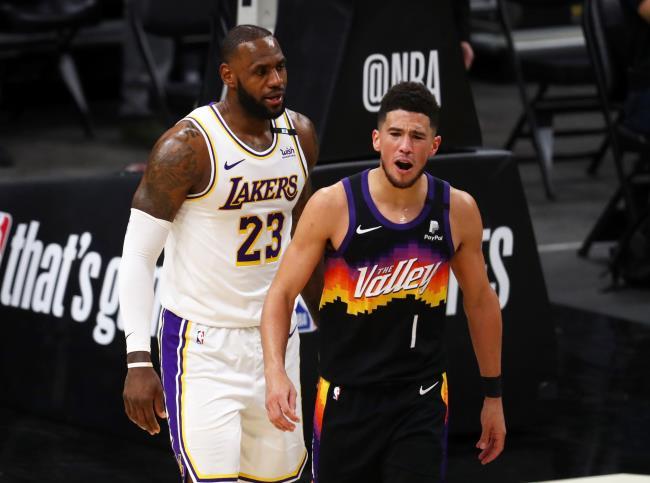 LeBron James y Devin Booker