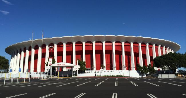 El Forum de Inglewood, pabellón donde jugaron los Lakers hasta 1999