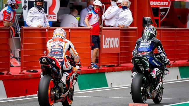 Márquez siguiendo el rebufo de Viñales en Mugelo