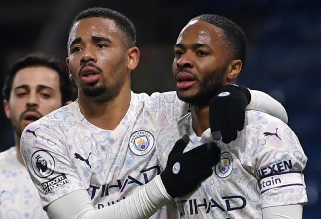 Gabriel Jesús y Raheem Sterling