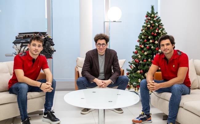 Mattia Binotto, Carlos Sainz y Charles Leclerc