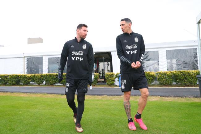 Leo Messi y Ángel Di María con Argentina