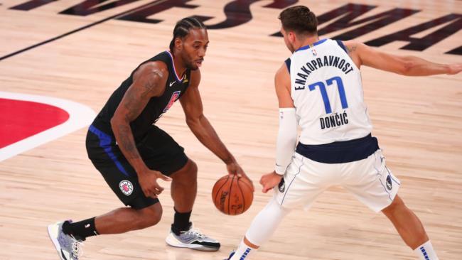 Doncic defendiendo ante Kawhi