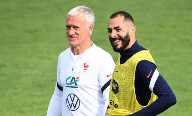Deschamps y Karim durante un entrenamiento esta semana