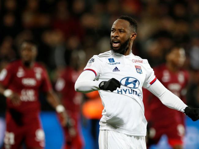 Dembélé celebrando un gol con el Lyon