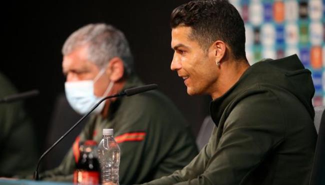 Cristiano Ronaldo en la ya famosa rueda de prensa 