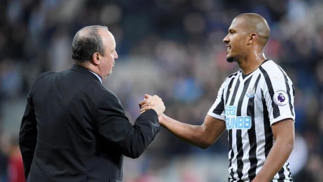 Salomón Rondón y Benítez en su etapa en Newcastle