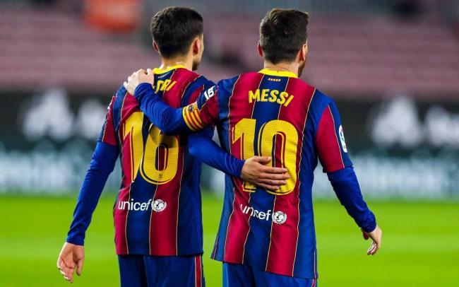 Pedri y Messi