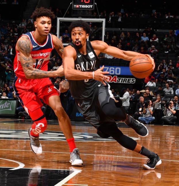 Oubre y Dinwiddie