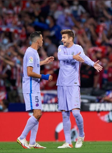 Busquets y Gerard Piqué