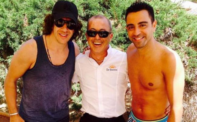 Xavi apura sus vacaciones junto a Puyol