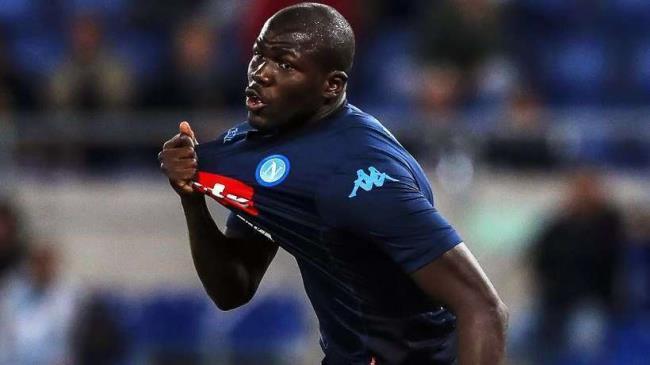 Koulibaly celebrando un gol con el Nápoles