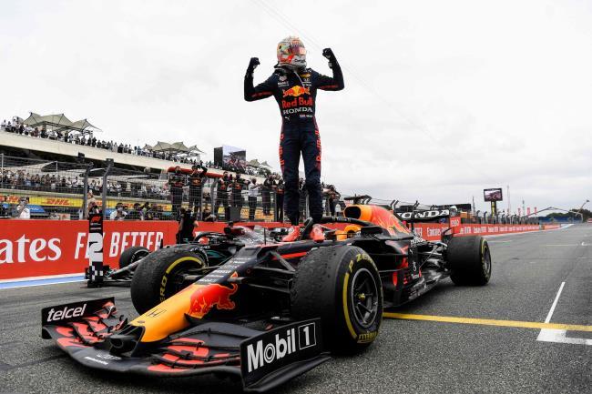 Verstappen celebrando uno de sus triunfos en este 2021