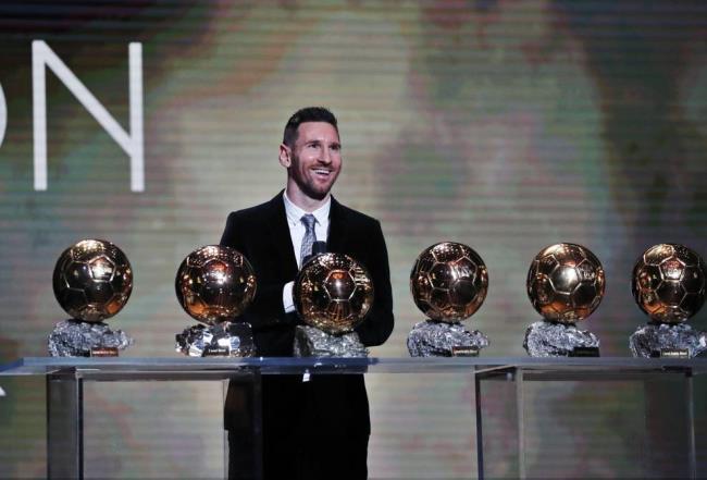 Messi junto a sus 6 balones de oro