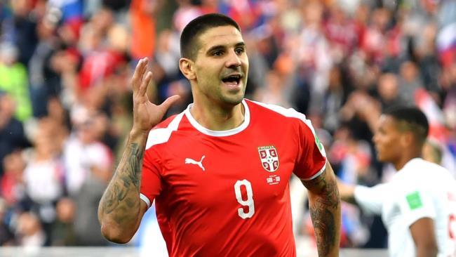 Mitrovic celebrando un gol con Serbia