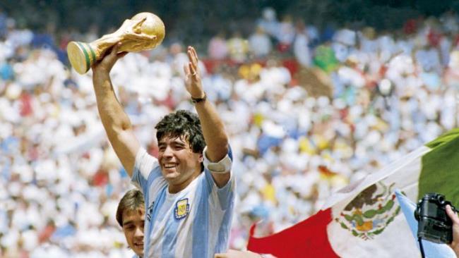 Maradona con la copa del mundo de 1986