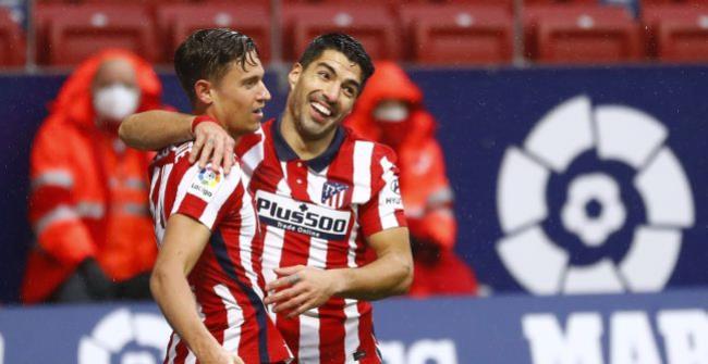 Llorente y Suárez celebrando un gol atlético