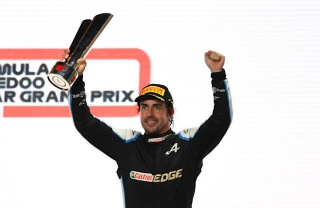 Alonso celebra su único podium en este 2021