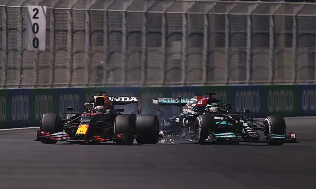 Choque entre Verstappen y Hamilton