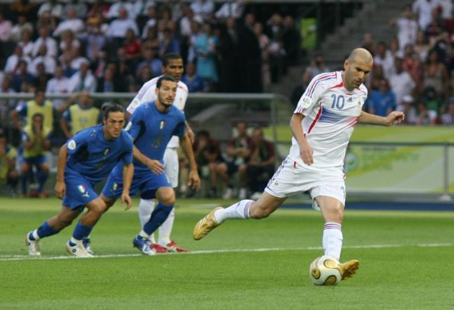 Zidane lanzando el penalti en la final de 2006