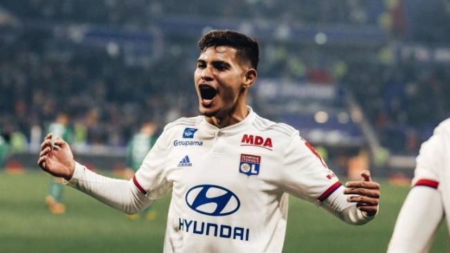 Bruno Guimarães con el Lyon, su actual equipo