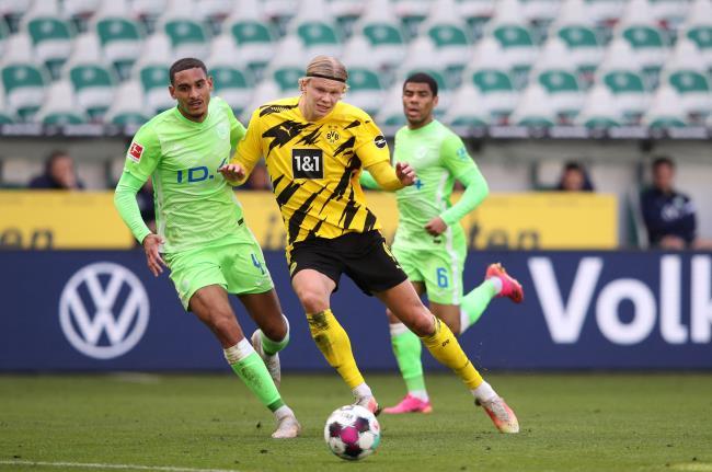 Lacroix marcando a Haaland