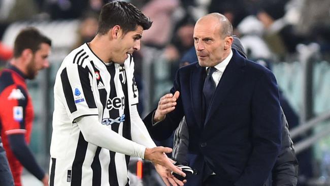 Allegri y Morata teniendo una discusión en un partido de la Serie A