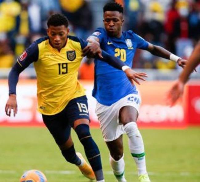 Vinicius Jr en un partido con Brasil