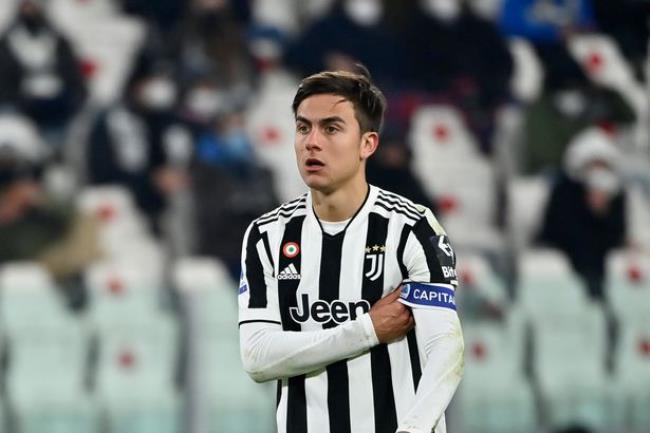 Dybala con el brazalete de capitán